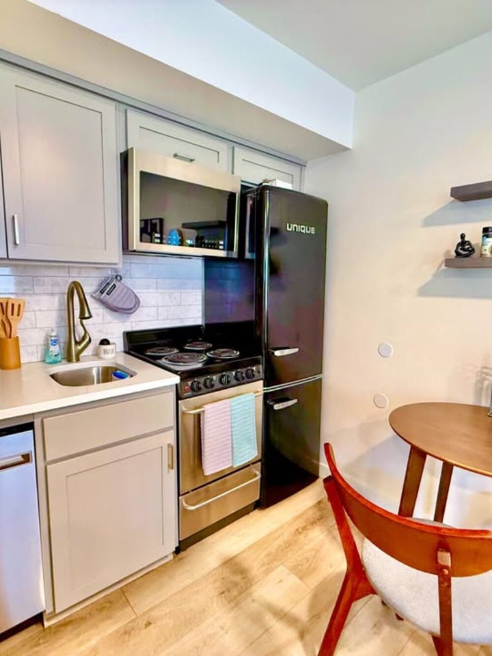 $1350 | 97202 [Lease\Rent] Studio 1 Bath Apartment - Picture 5 of 15